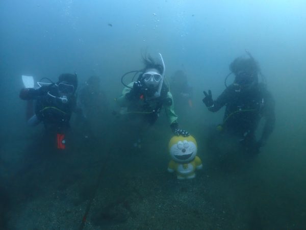 水底にドラえもん